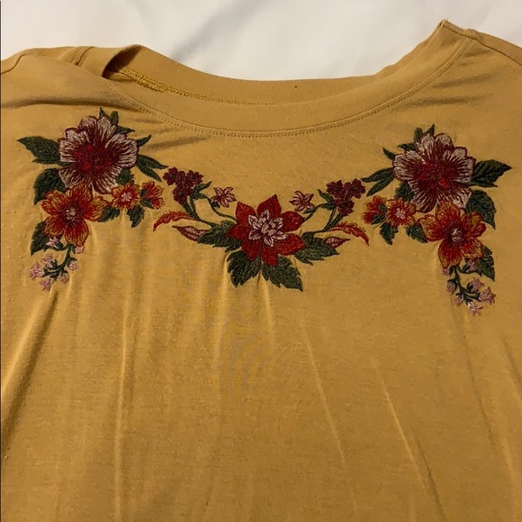 Yellow American Eagle Floral Shirt Size M - Picture 4 of 4